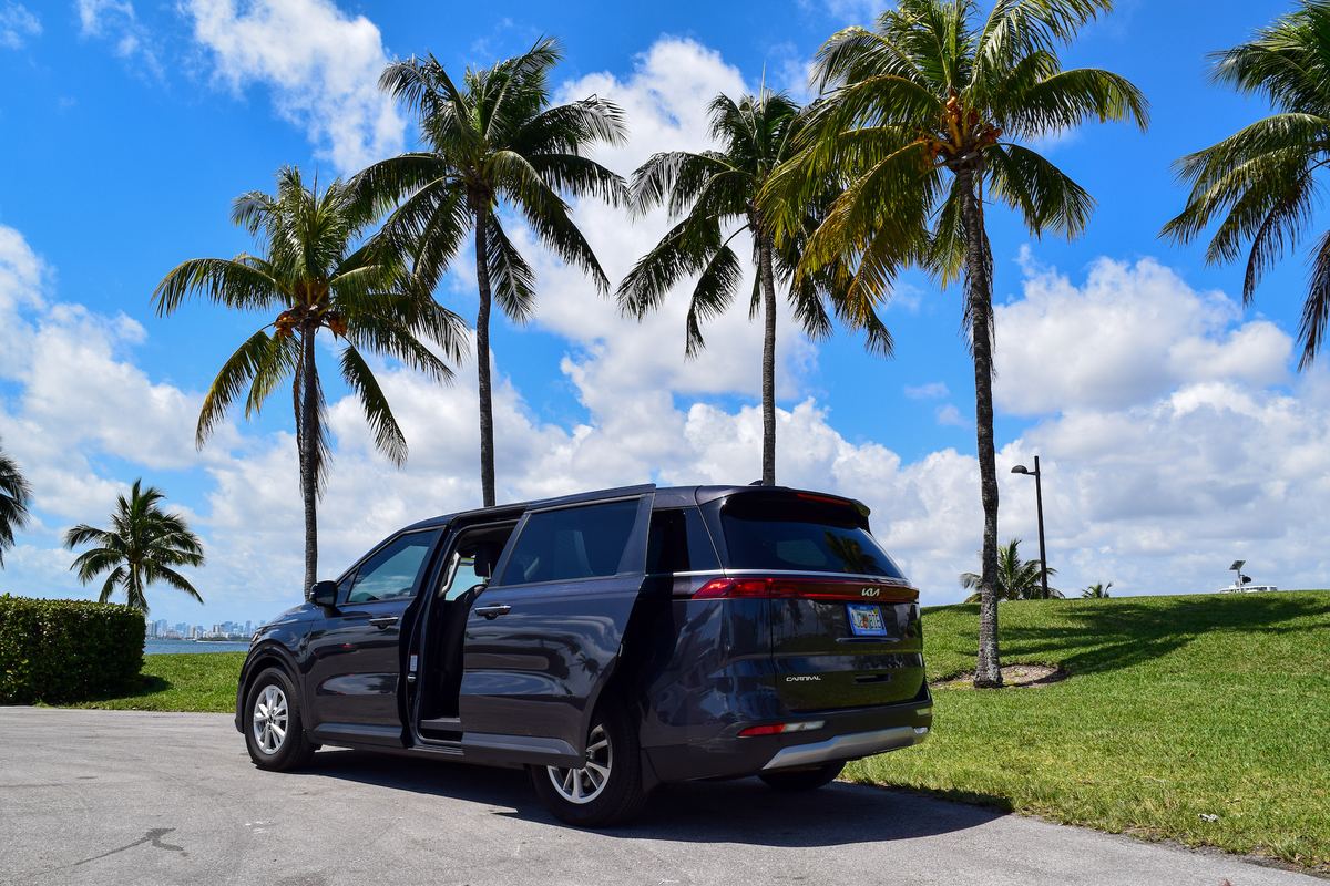 Minivan Kia Carnival